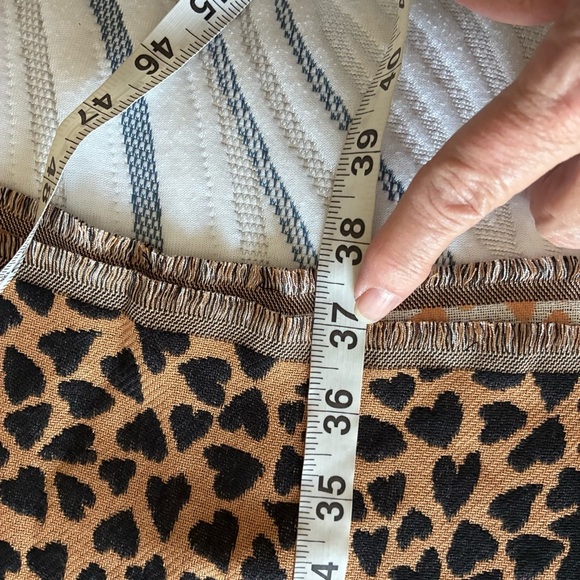 Ann Taylor Scarf  Tan and Black Reversible Animal Print Heart Shape - Picture 11 of 13